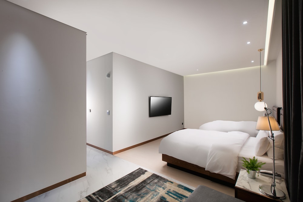 N Bridge Hotel 25/55