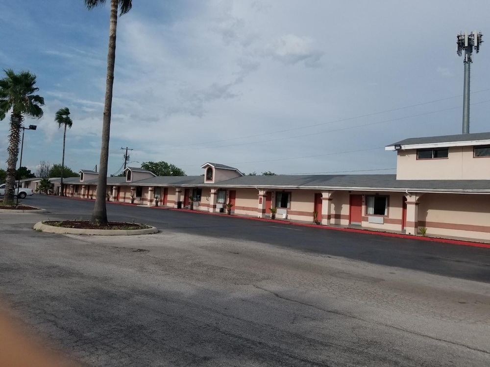 Econo Inn Lackland AFB Seaworld 22/31