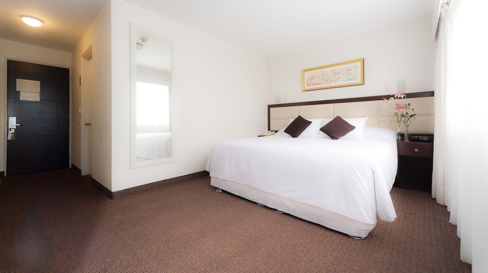 Roosevelt Hotel And Suites 28/65