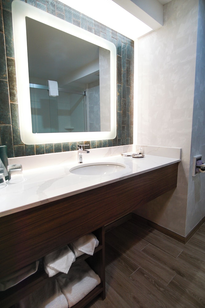 غرفة بسريرين كوين، The Yankee Inn 8/8
