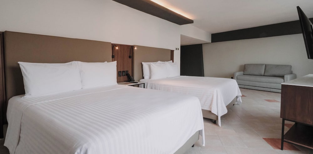 Standard, 2 Double Beds, Partial Ocean View, Balcony, HS Hotsson Smart Acapulco 5/10