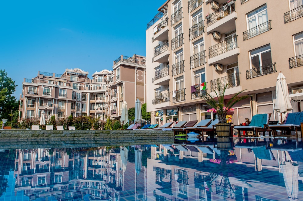 Dawn Park Aparthotel 43/51