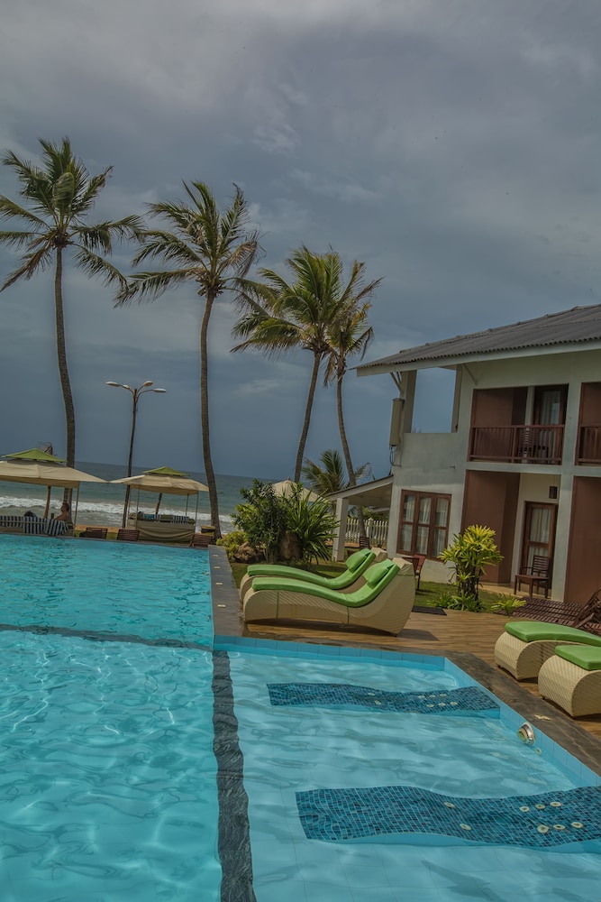 Avenra Beach Hikkaduwa 38/40