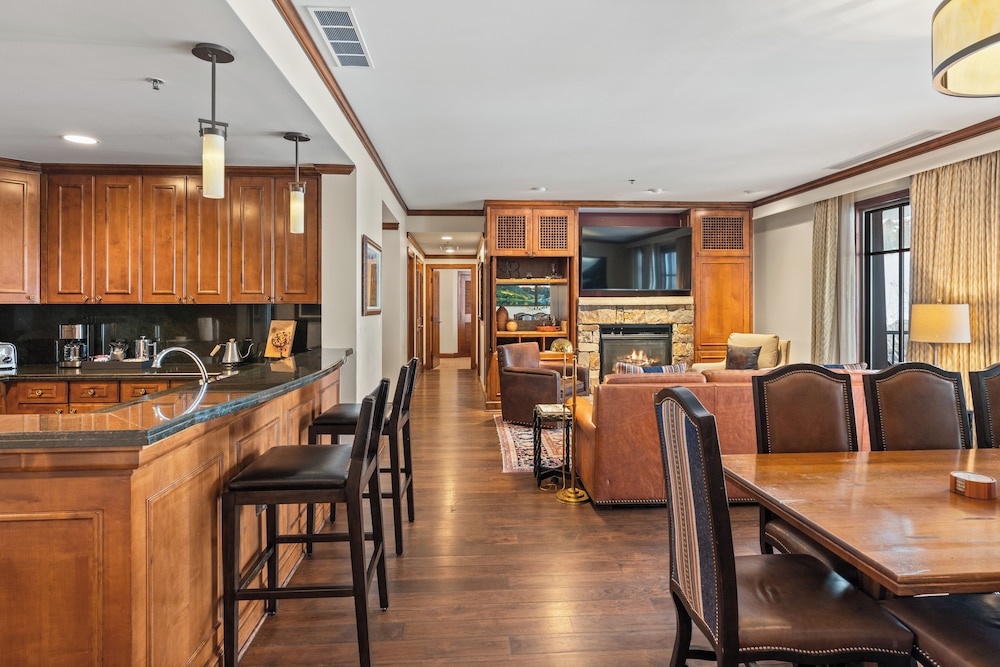 Ritz-Carlton Club, Aspen Highlands by Frias 37/50