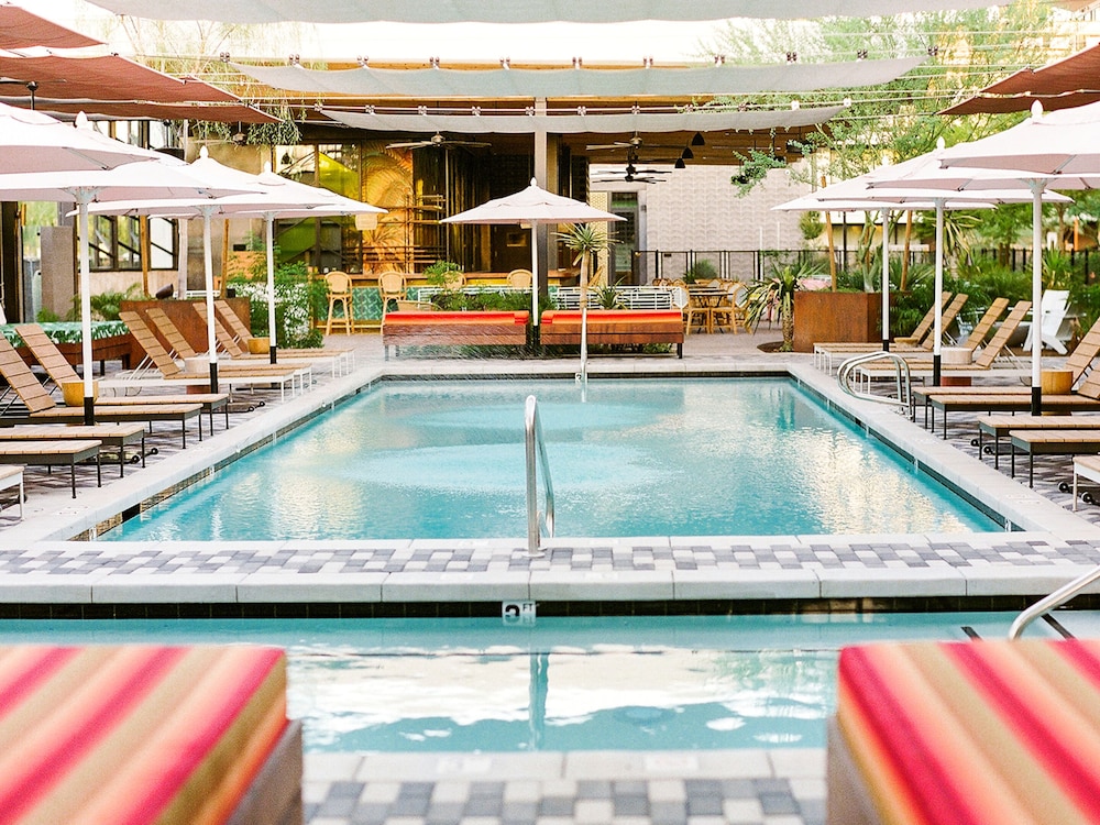 Rise Uptown Hotel 35/58
