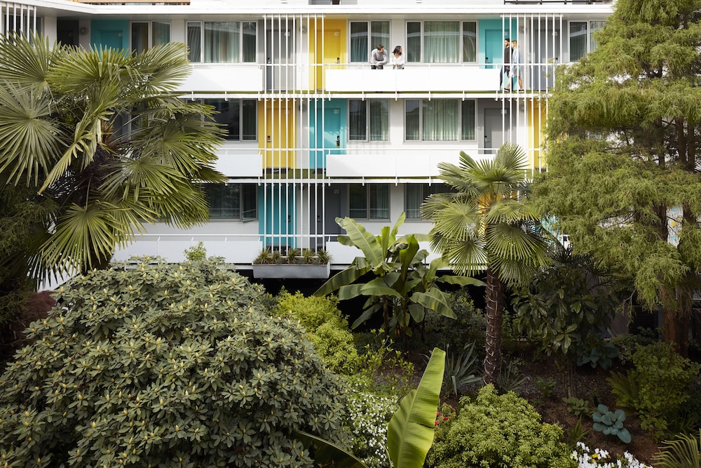 Burrard Hotel 2/65