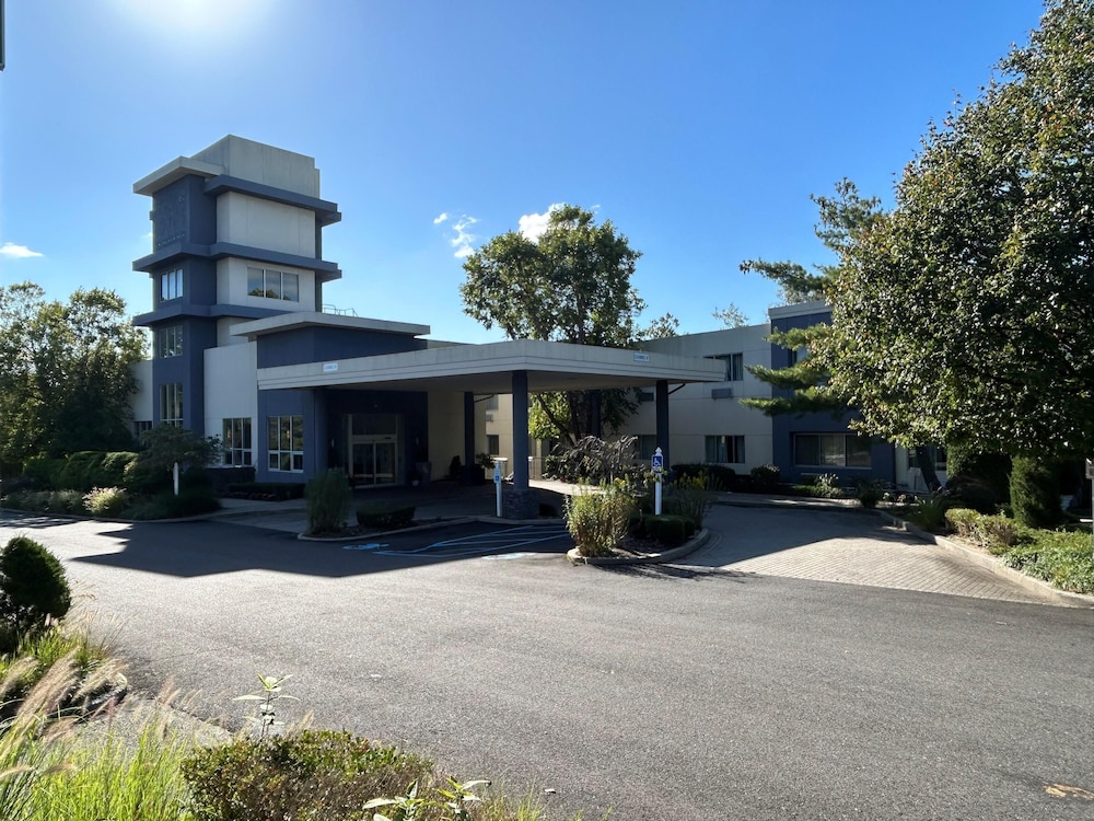 Best Western Premier Plainview-Long Island Hotel 8/52
