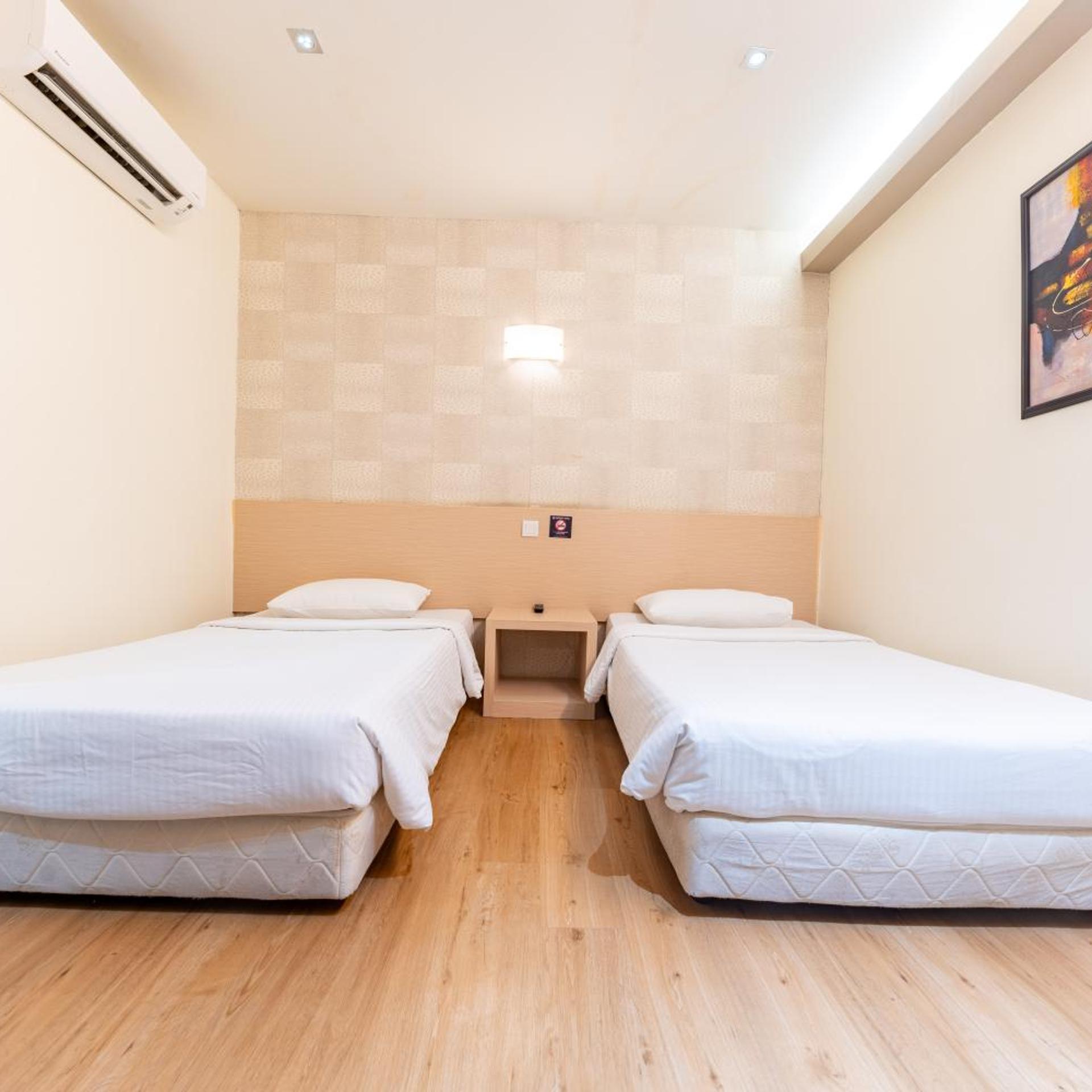 Standard, Twin Beds, No Window