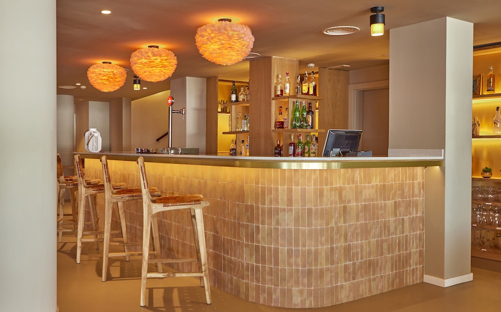 Universal Hotel Cabo Blanco Adults Only 8/75
