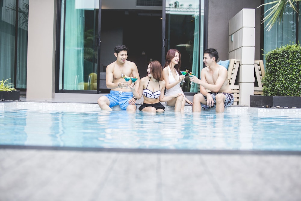swimming pool spa