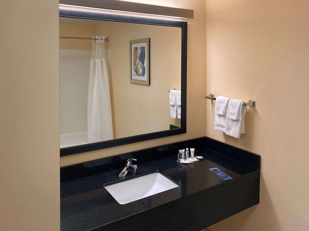 Comfort Inn and Suites Ankeny - Des Moines 10/31