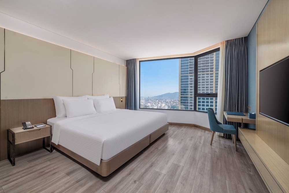DELUXE, DOUBLE BED, PARTIAL OCEAN VIEW, CITY VIEW