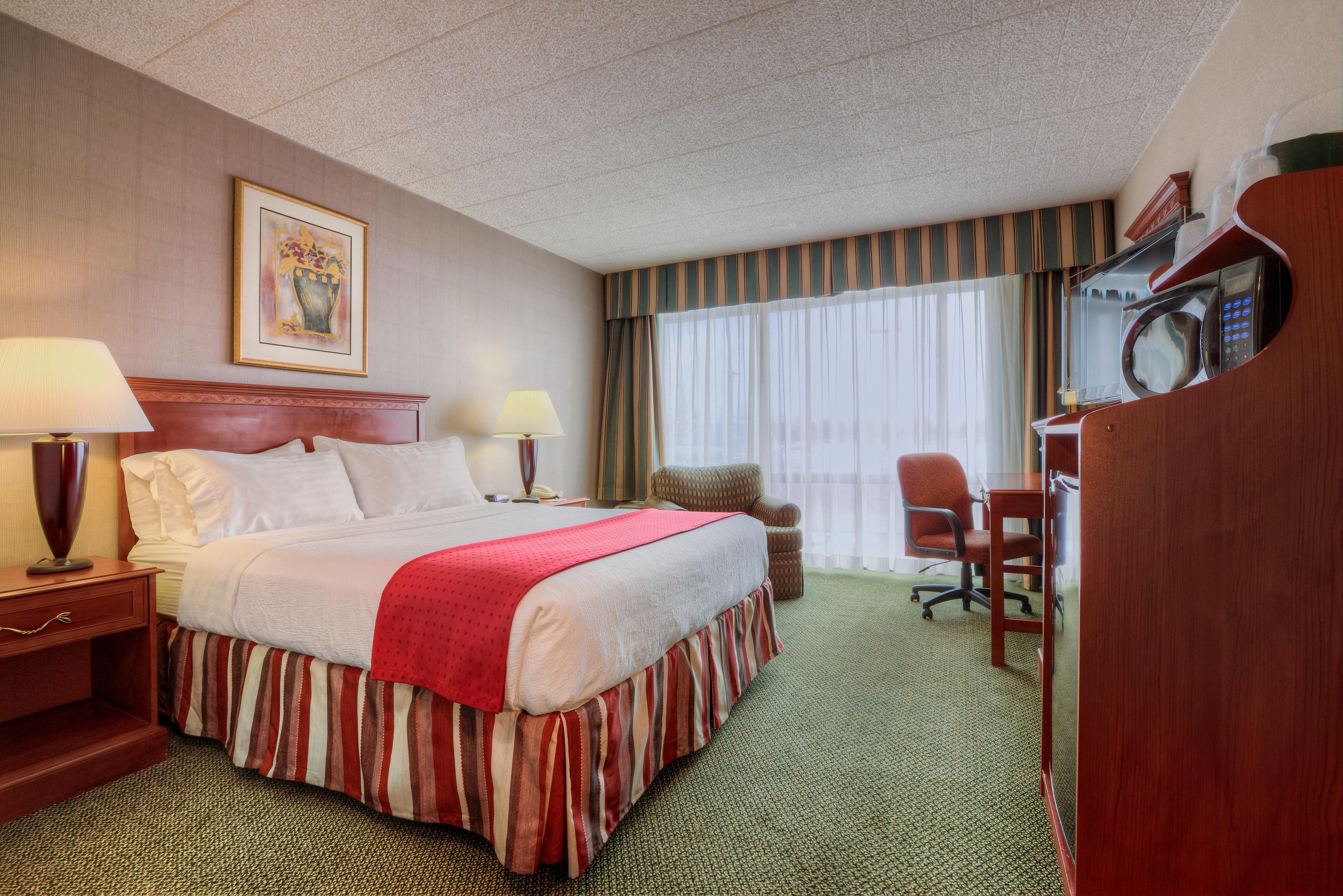 HOLIDAY INN EXPRESS & SUITES SOUTHGATE - DETROIT AREA 7/32