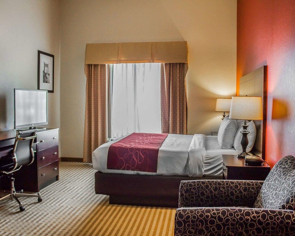 Comfort Suites Columbus East Broad 33/48