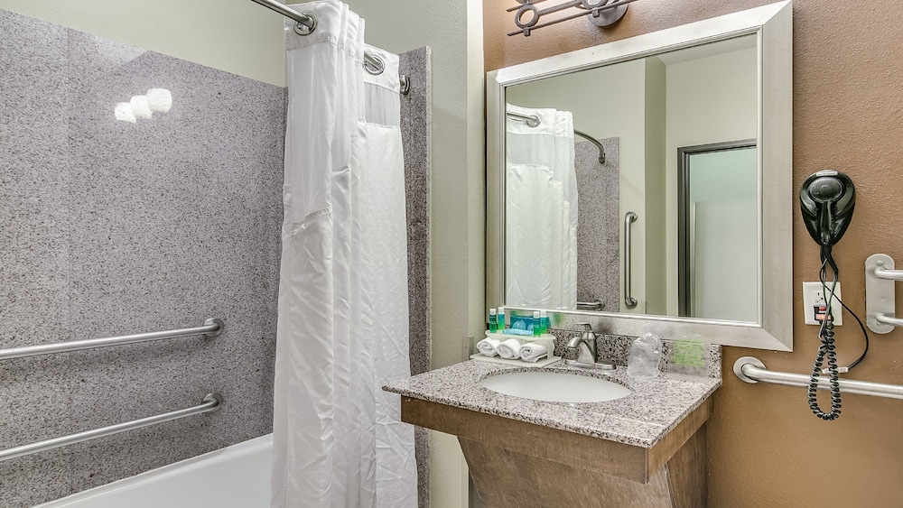 Holiday Inn Express & Suites Lubbock Southwest - Wolfforth 24/50