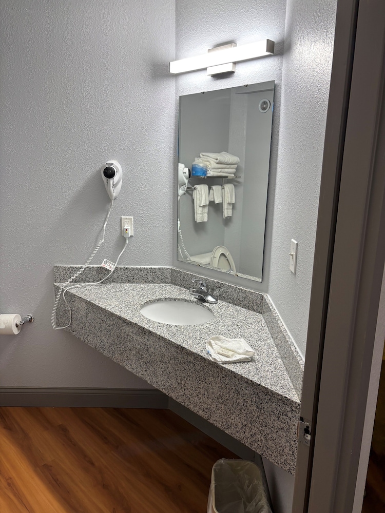 Baymont by Wyndham Kingdom City 45/45