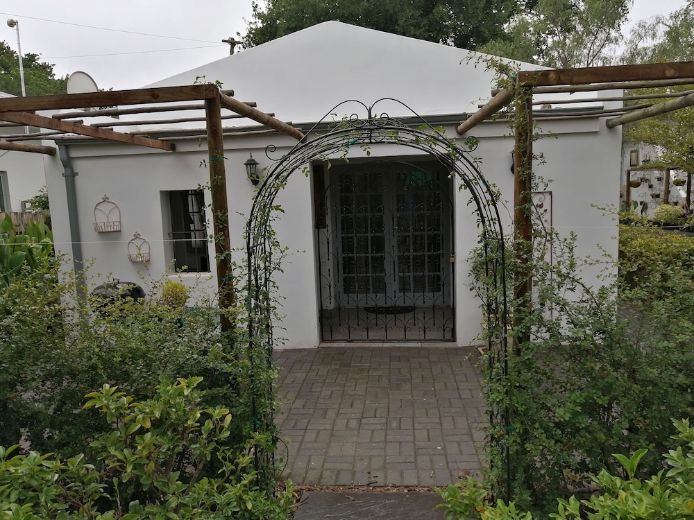 Fiore Guest Accommodation 3/50