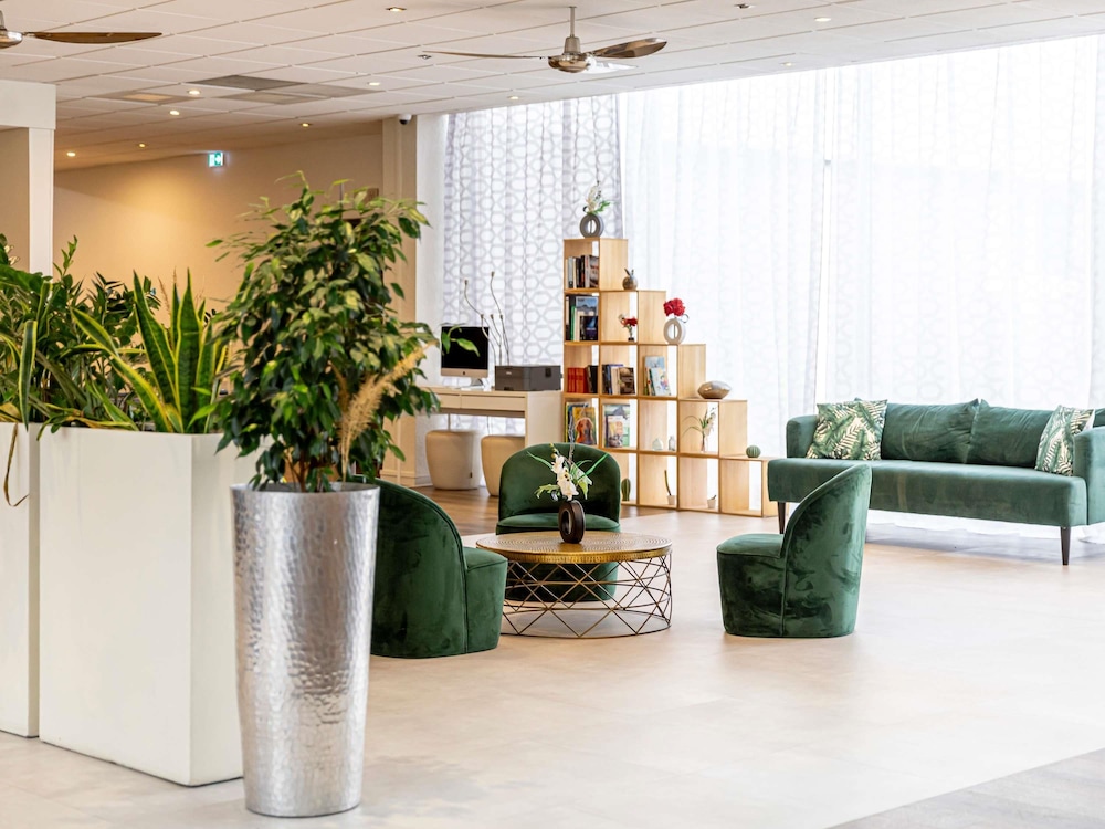 Hotel Mercure Paris Le Bourget 48/74