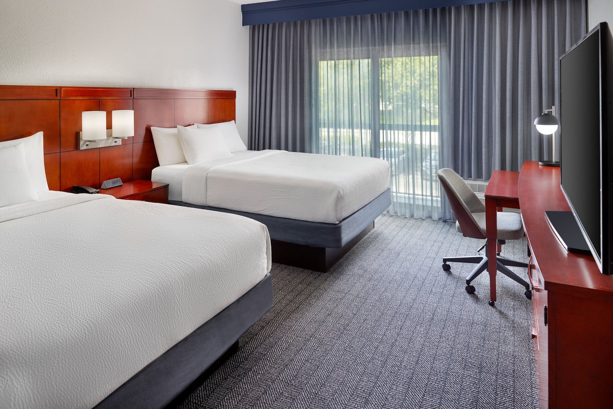 Family, 2 Queen Beds, Accessible