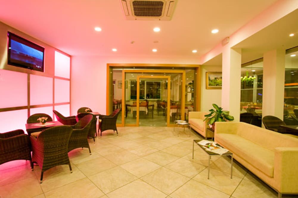 Desiree Hotel 16/25