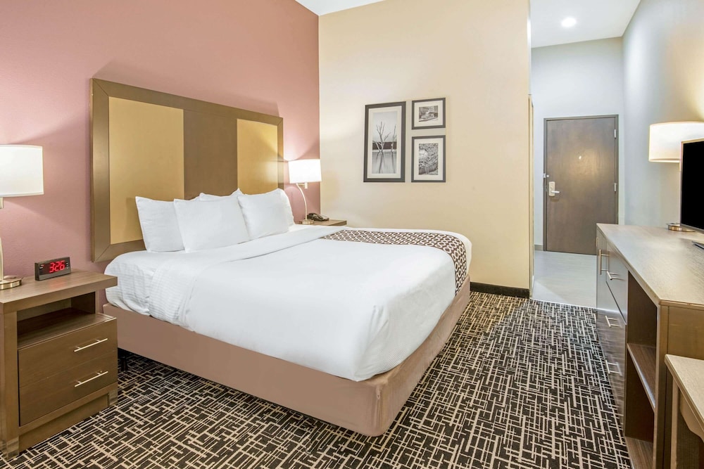La Quinta Inn & Suites by Wyndham Weatherford OK 15/47
