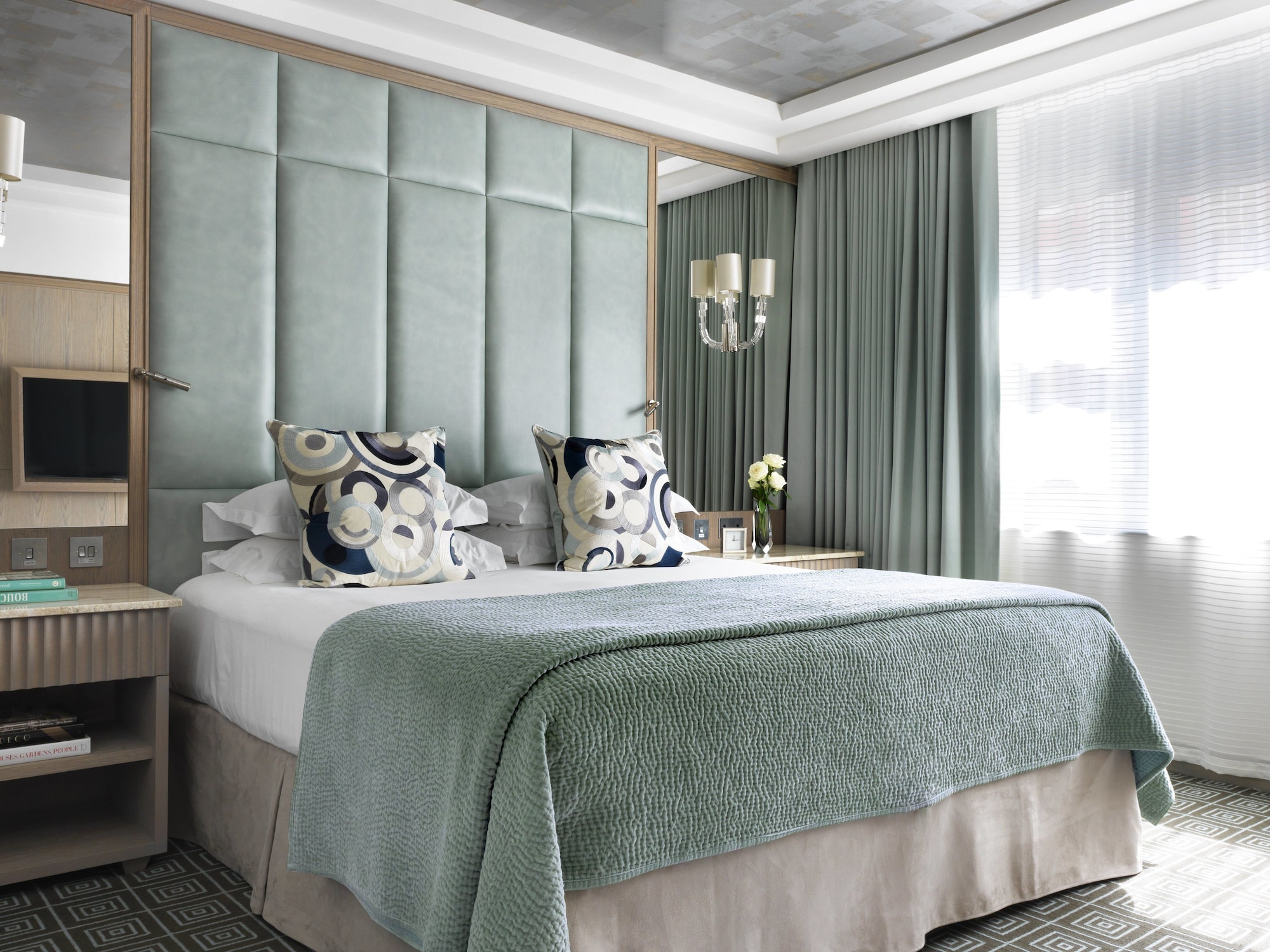 LUXURY, SUITE, KING BED