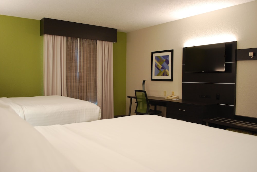 Holiday Inn Express Hotel and Suites Kingsport-Meadowview I-26 9/30