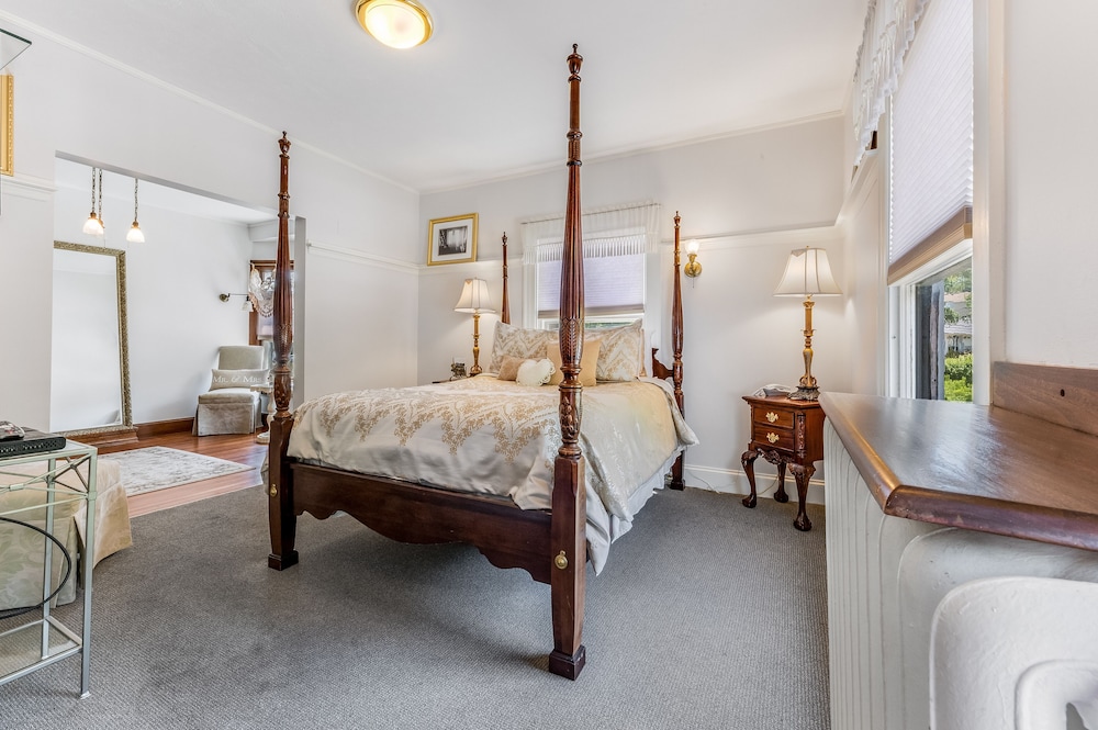 Castle Manor Inn 31/42