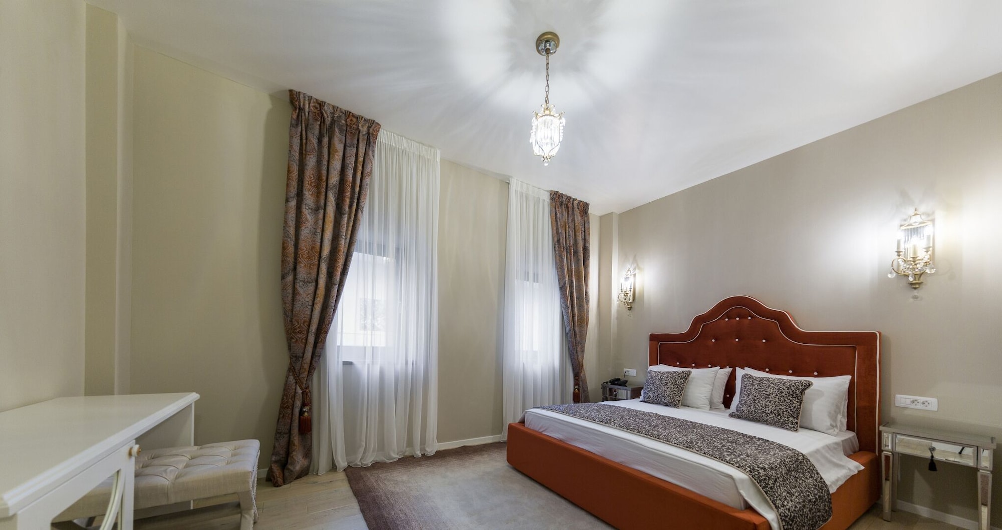 Deluxe, Mansion, Queen Bed