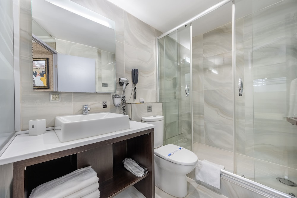 Gallery Residence And Boutique Hotel 65/72