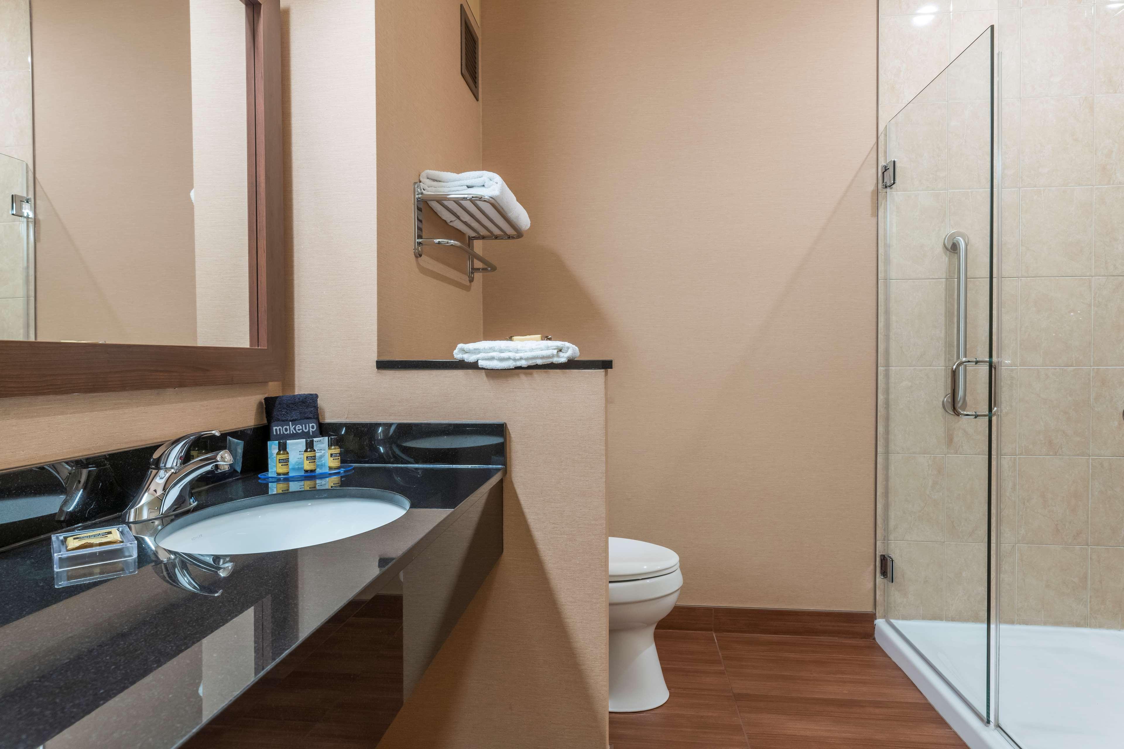 جناح بسرير كينج، Best Western Plus Bathurst Hotel Suites 5/5