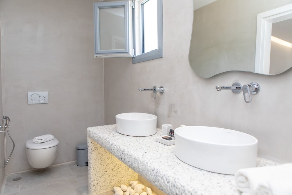 Crystal Mare Suites 31/33