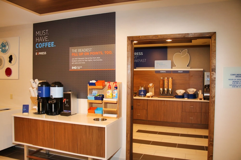 Holiday Inn Express Hotel And Suites Douglas 6/60