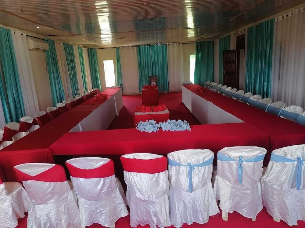 Kinondoni Diamond Hotel 1/20