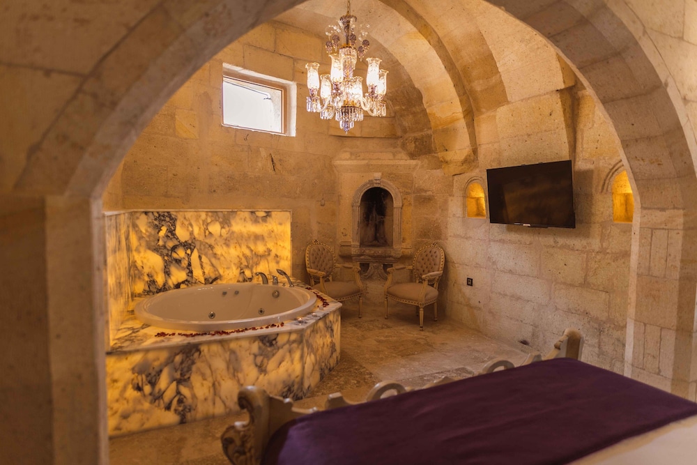 Solo Cave Suites 42/61