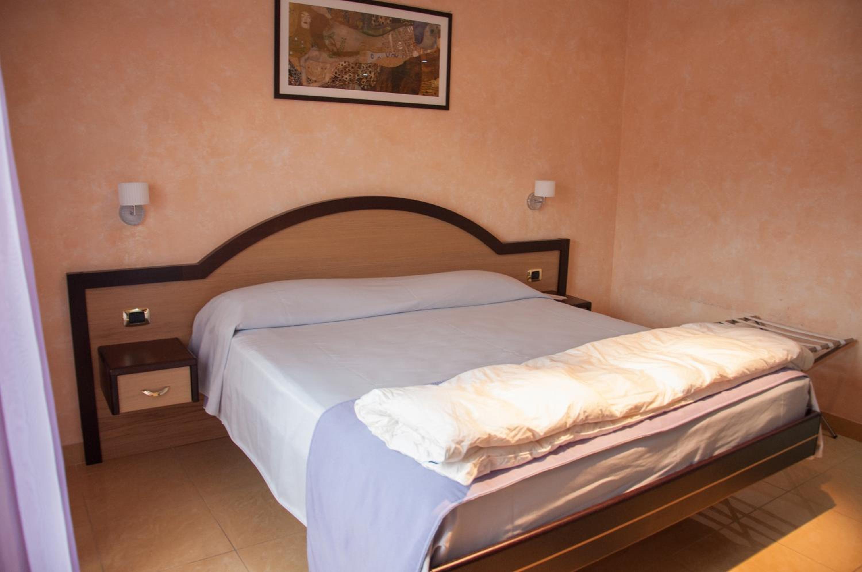 غرفة بسرير مزدوج بإطلالة على البحر، Grand Hotel Paradiso 8/10