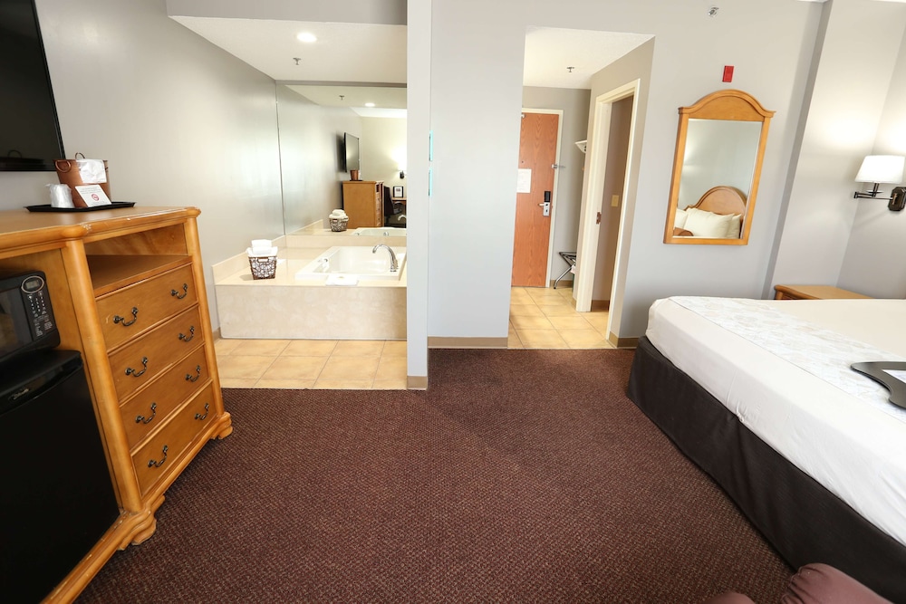 Country Hearth Inn & Suites Edwardsville St. Louis 27/51