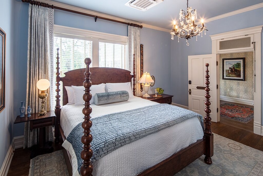 Mountain, Valley, King Bed