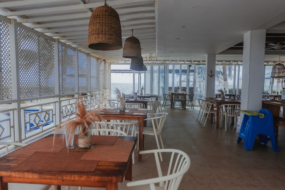 HOTEL SAN LUIS BEACH HOUSE 44/54