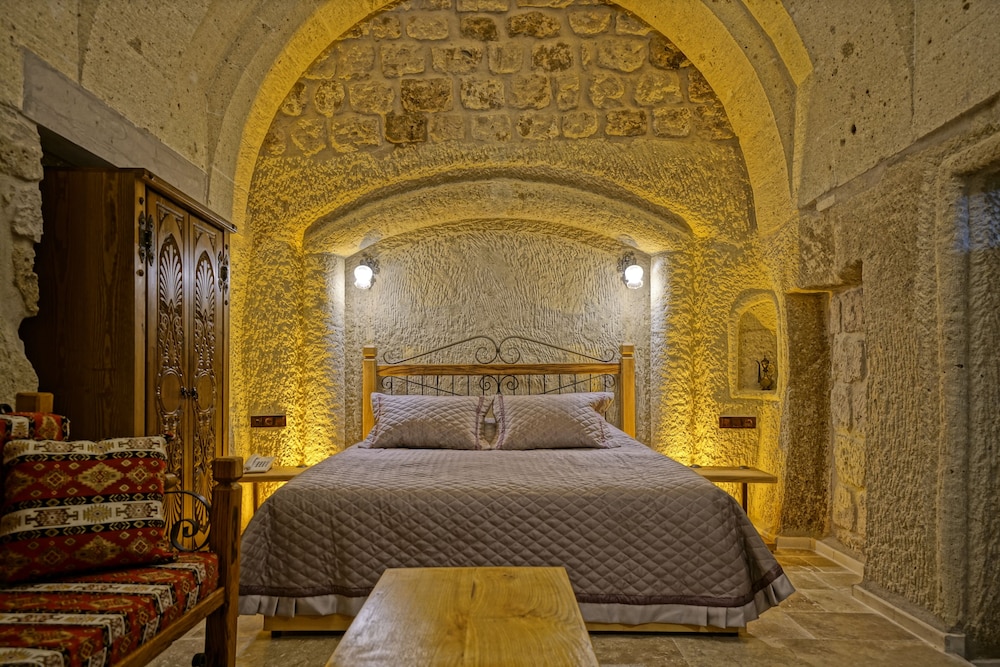 Cave, Superior, King Bed