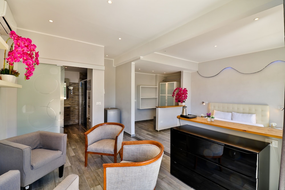 HOTEL DE LA MER 25/50