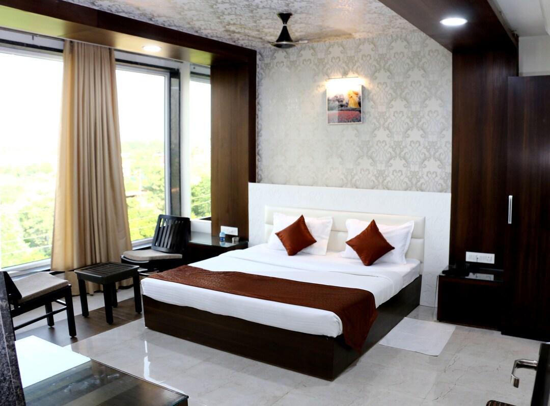 HOTEL TILAK 16/32