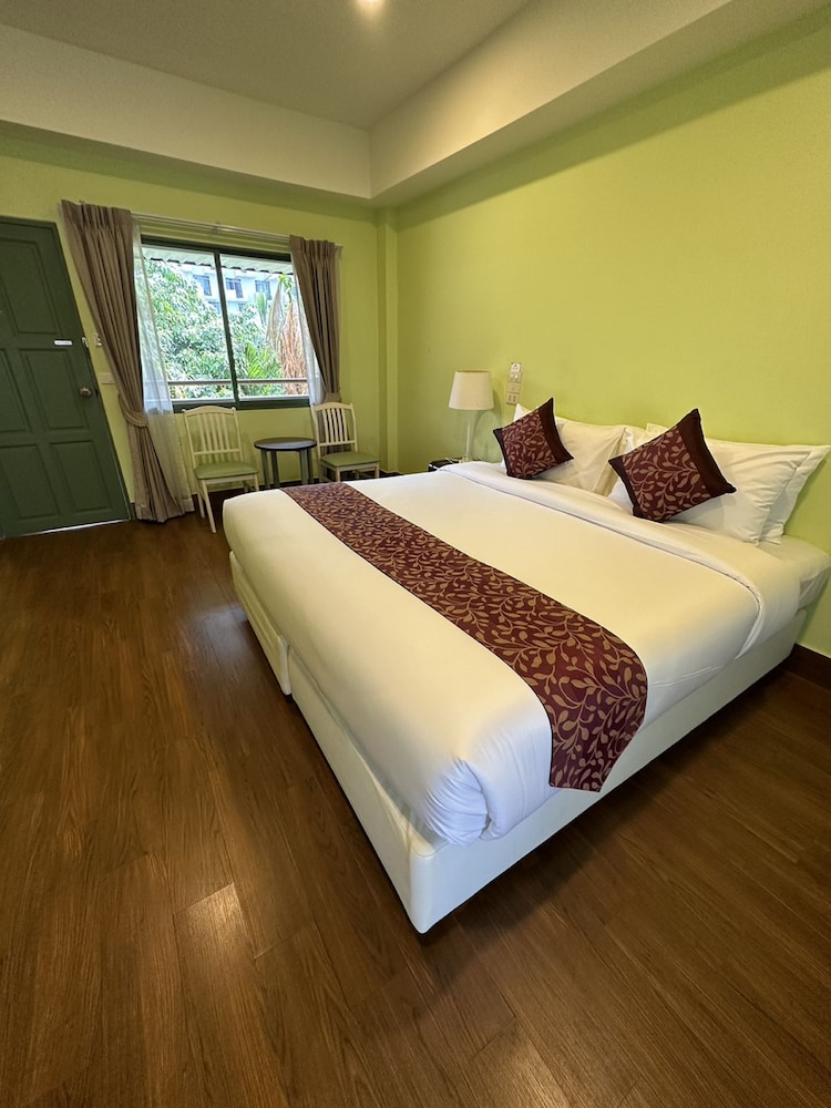 Capital O 75379 Sabai Living Pattaya 10/50