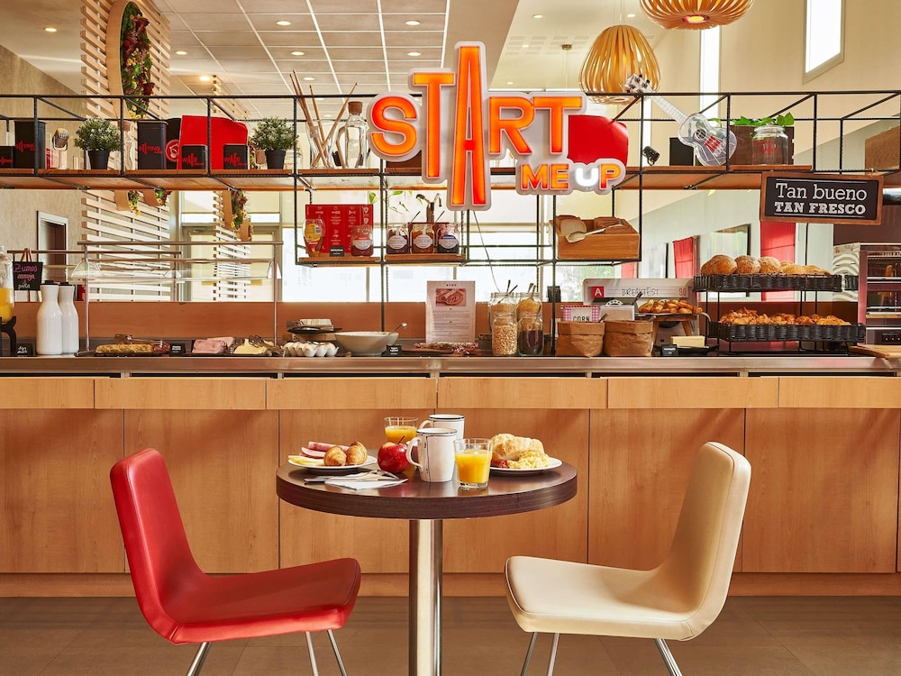 Ibis Barcelona Santa Coloma 27/43