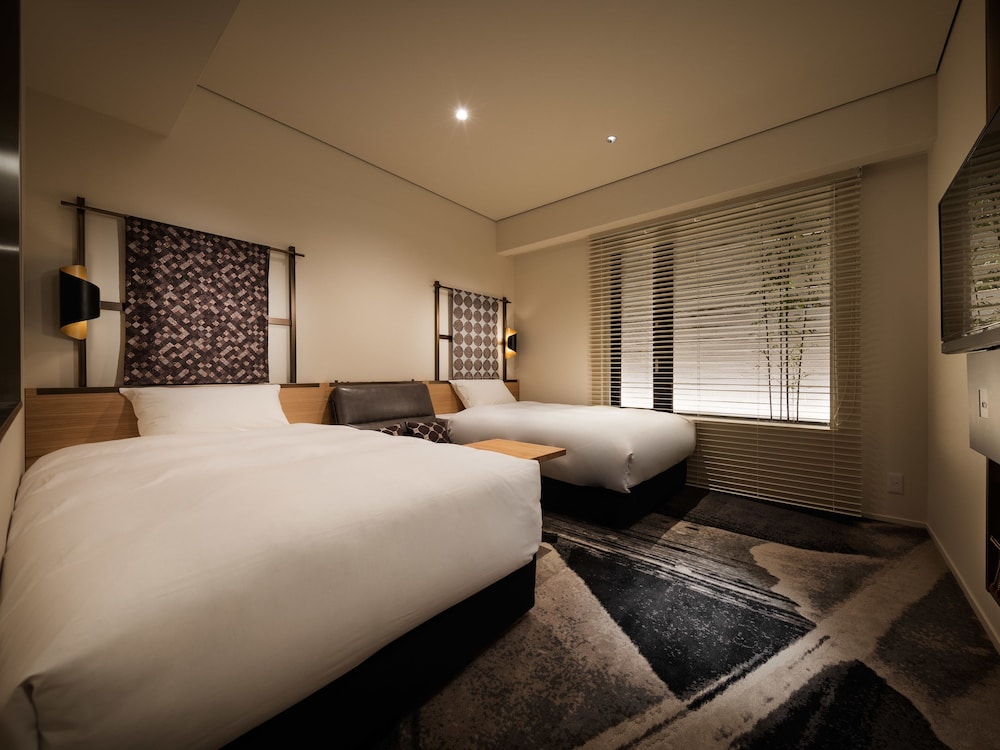 UNIVERSAL, TWIN BEDS
