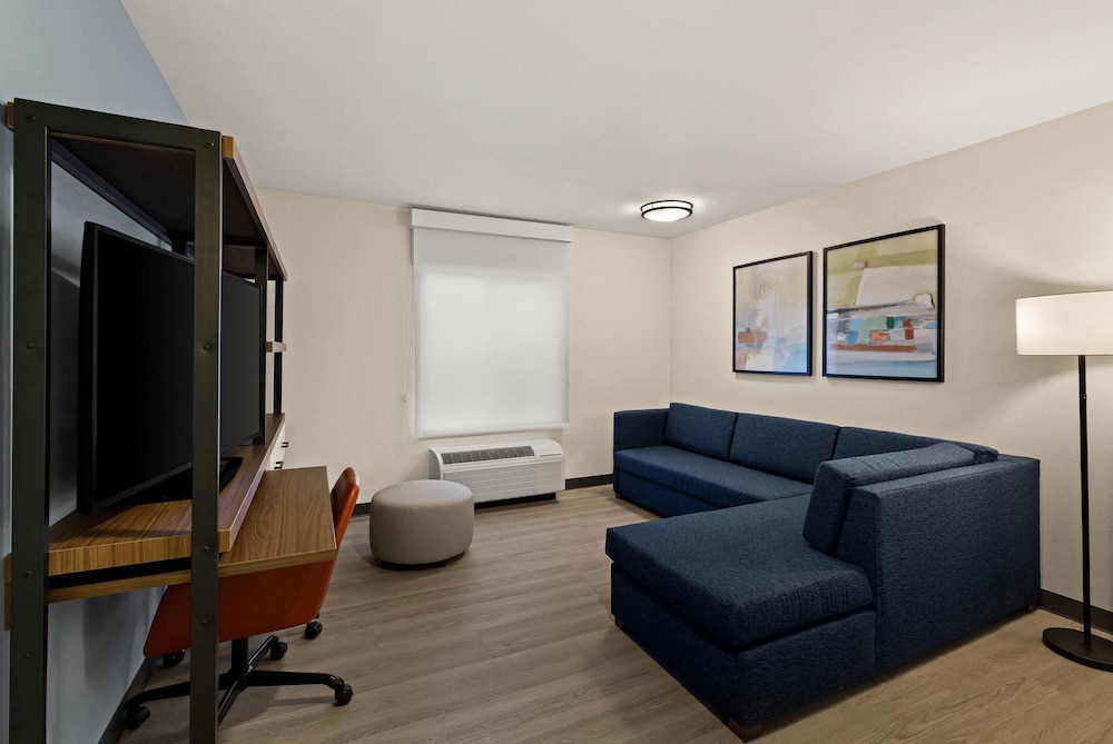 Everhome Suites Denver Airport 30/40