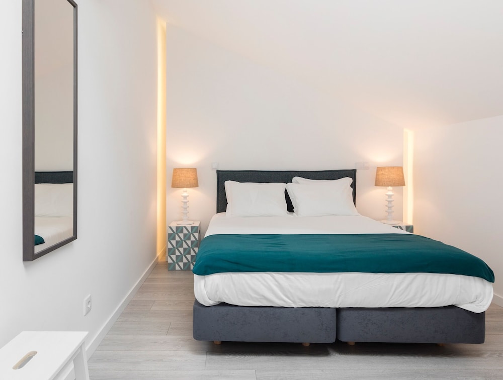 2 Bedrooms, Duplex, 1 Double and 4 Single Beds