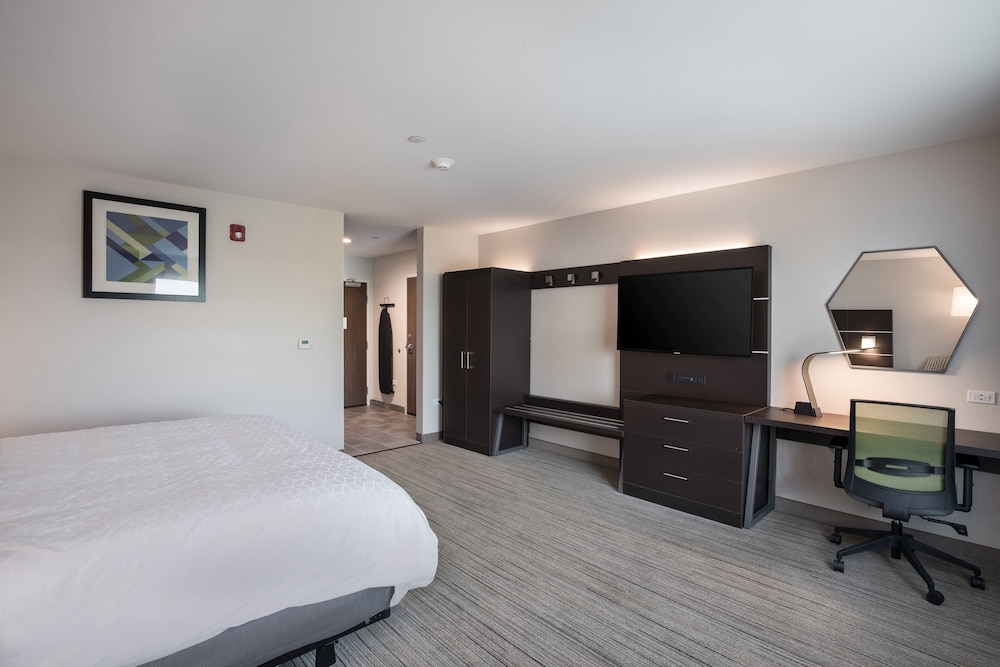 Holiday Inn Express And Suites Hoffman Estates 20/48