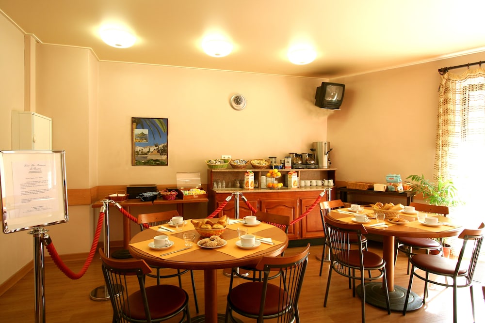 Le Dauphin Hotel 43/54