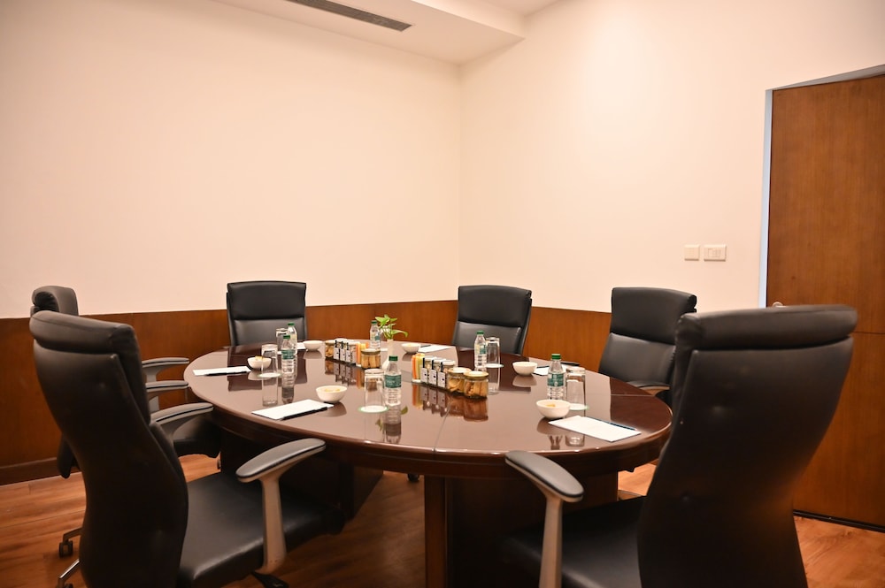 Savoy Suites Greater Noida 56/61